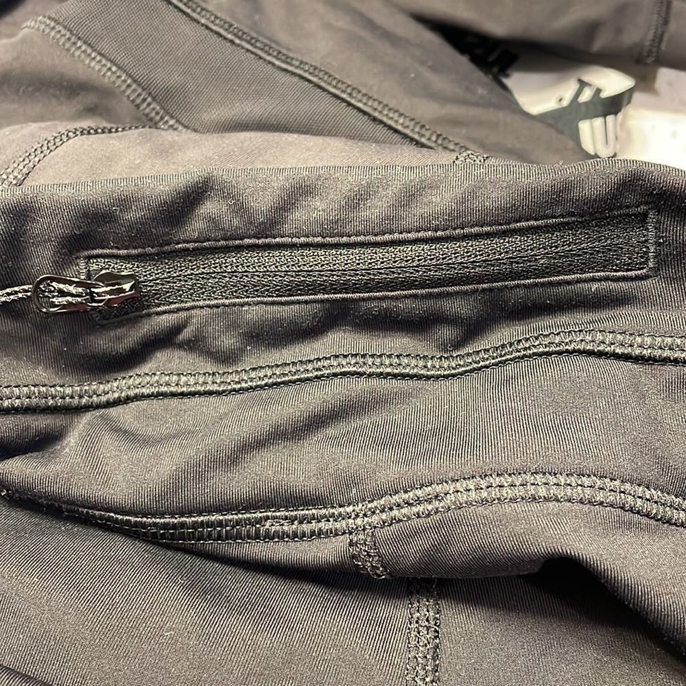 Lululemon Athletica woman’s black Capri - Picture 10 of 10